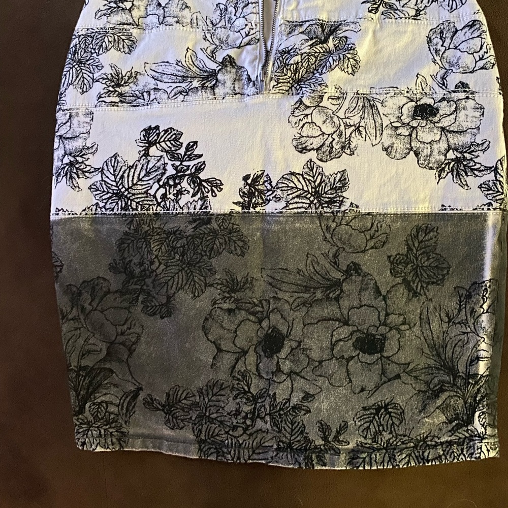 Standards & Practices Jean Skirt - Picture 2 of 4
